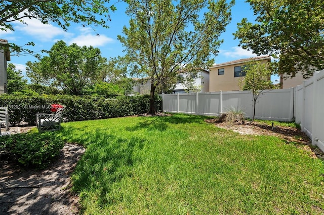 659 NE 191st St, Miami, FL 33179 - view of yard