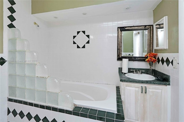 17501 SW 89th Ave, Palmetto Bay, FL 33157 - full bathroom featuring tiled bath, vanity, and tile walls