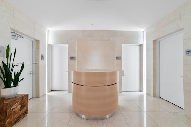 8701 Collins Ave Unit 905, Miami Beach, FL 33154 - welcome area featuring tile walls