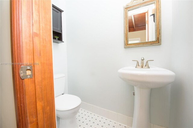 25000 SW 197th Ave, Homestead, FL 33031 - half bath with toilet, baseboards, and a sink