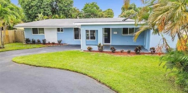 1601 SW 2nd Ave, Pompano Beach, FL 33060 - ranch-style home featuring driveway, stucco siding, and a porch