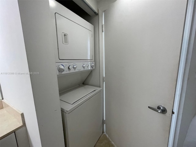 1750 N Bayshore Dr Unit 5615, Miami, FL 33132 - laundry room featuring stacked washer / drying machine
