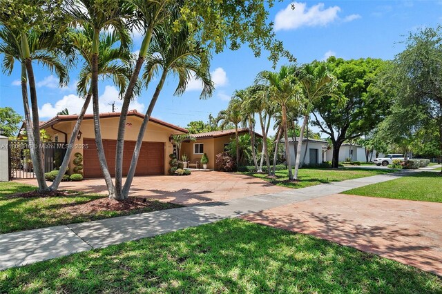 991 Dove Ave, Miami Springs, FL 33166 - view of front of house featuring stucco siding, a garage, and driveway
