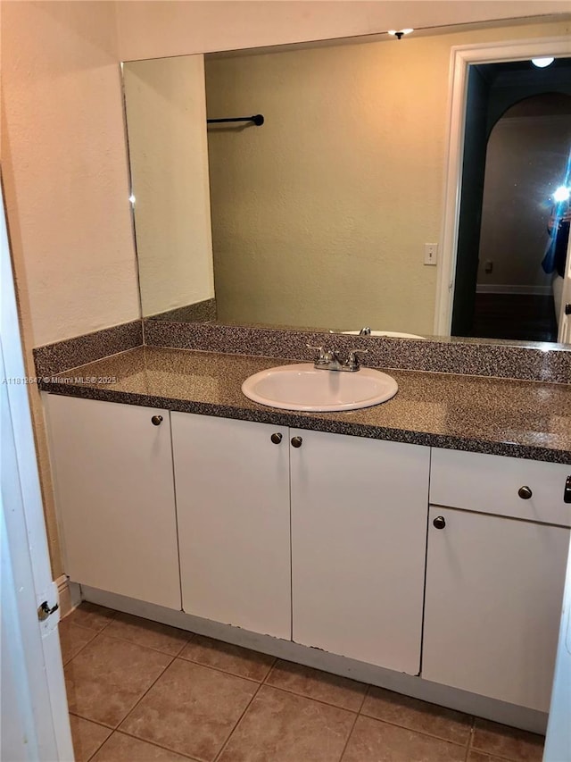 17255 SW 95th Ave Unit D-349, Palmetto Bay, FL 33157 - bathroom with vanity and tile patterned floors