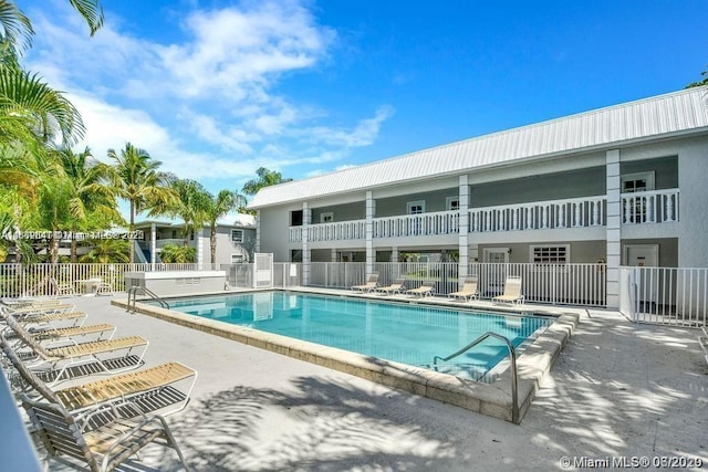 17255 SW 95th Ave Unit D-349, Palmetto Bay, FL 33157 - community pool with a patio