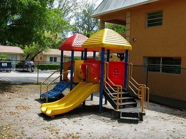 17255 SW 95th Ave Unit D-349, Palmetto Bay, FL 33157 - view of community play area