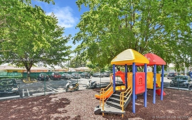 17255 SW 95th Ave Unit D-349, Palmetto Bay, FL 33157 - view of communal playground