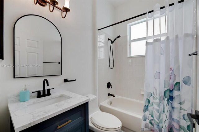 2046 SE 18th St, Homestead, FL 33035 - full bathroom featuring shower / bathtub combination with curtain, vanity, and toilet