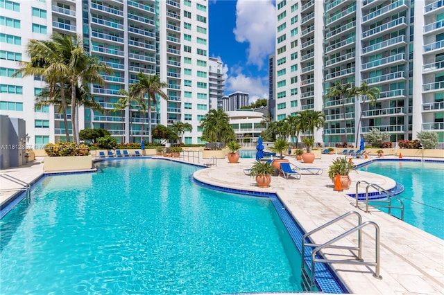 253 NE 2nd St Unit 3108, Miami, FL 33132 - community pool with a patio