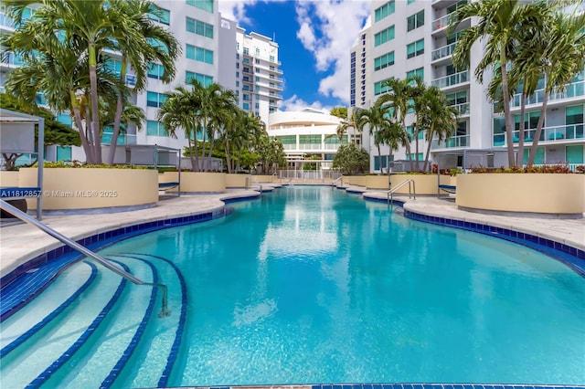 253 NE 2nd St Unit 3108, Miami, FL 33132 - view of community pool
