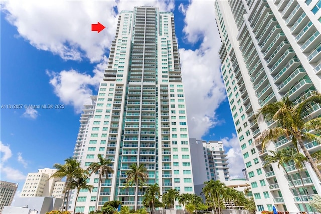 253 NE 2nd St Unit 3108, Miami, FL 33132 - view of property featuring a city view