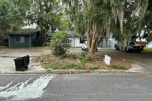 2927 SW 39th Ave, Gainesville, FL 32608 - view of property hidden behind natural elements