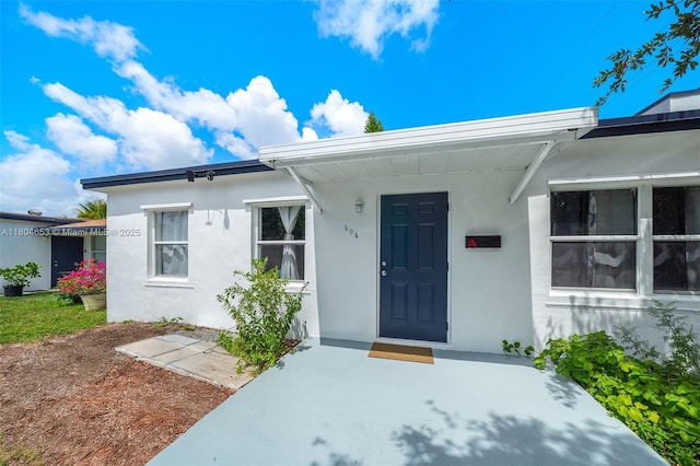 504 SW 5th Ave, Hallandale Beach, FL 33009 - view of exterior entry featuring stucco siding