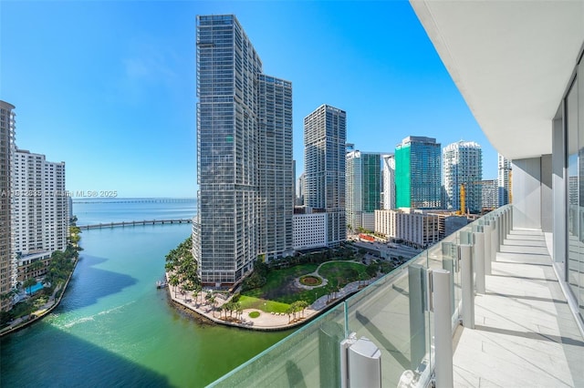 300 Biscayne Boulevard Way Unit 1904C, Miami, FL 33131 - balcony featuring a water view and a skyline view