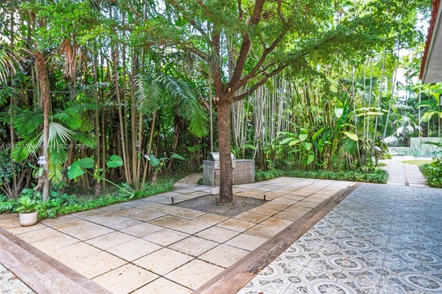 621 NE 55th St, Miami, FL 33137 - view of patio / terrace