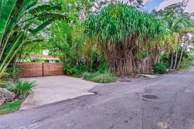 621 NE 55th St, Miami, FL 33137 - view of patio featuring a gate