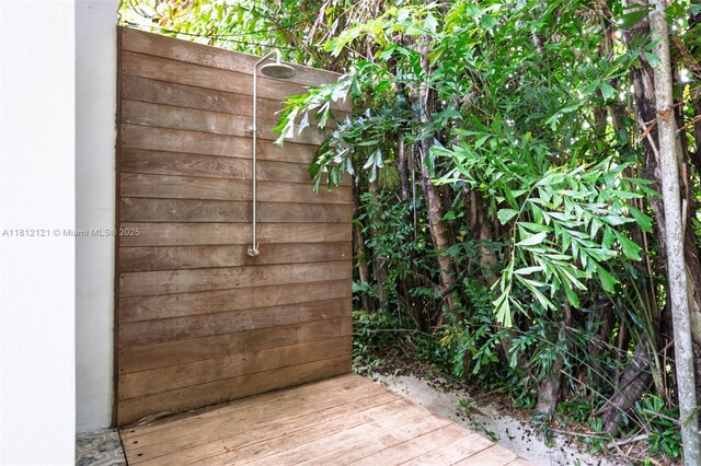 621 NE 55th St, Miami, FL 33137 - view of deck