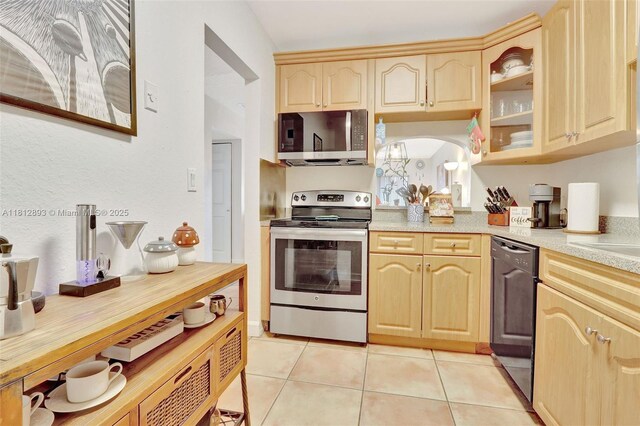 9972 SW 88th St Unit 1128, Miami, FL 33176 - kitchen with stainless steel appliances, light brown cabinets, and light countertops