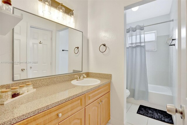 9972 SW 88th St Unit 1128, Miami, FL 33176 - full bath featuring toilet, vanity, shower / bathtub combination with curtain, and tile patterned flooring