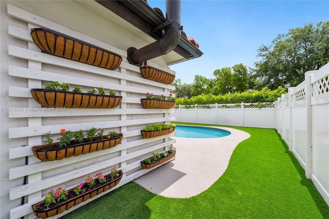 4029 NW 72nd Ave, Coral Springs, FL 33065 - view of pool featuring a fenced backyard