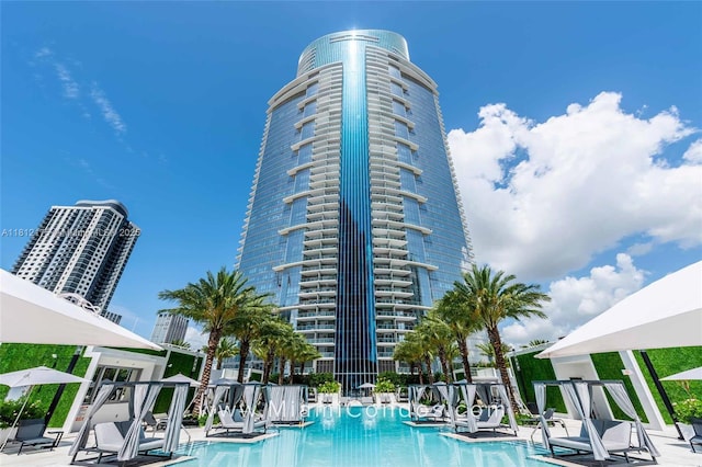 851 NE 1st Ave Unit 4410, Miami, FL 33132 - community pool with a patio