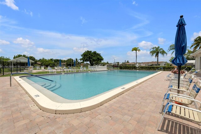 5714 NW 66th Ter, Tamarac, FL 33321 - community pool with a patio