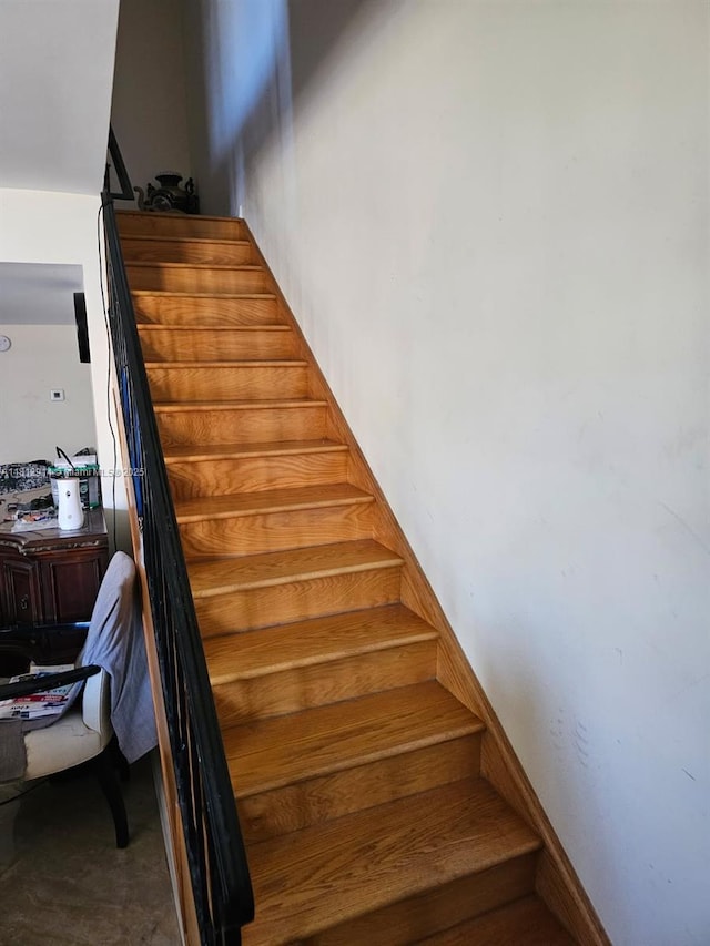 2418 NE 10th St Unit 127, Hallandale Beach, FL 33009 - view of staircase