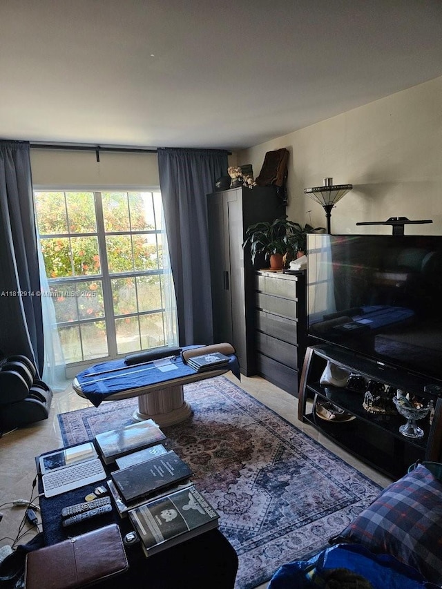2418 NE 10th St Unit 127, Hallandale Beach, FL 33009 - view of living area
