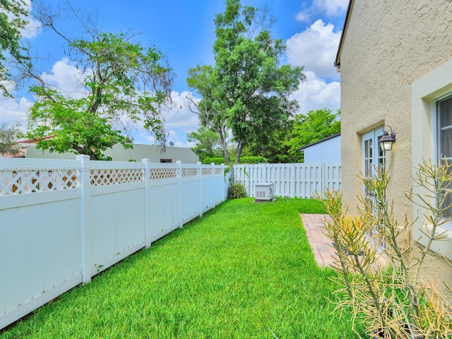 6566 NW 197th Ln, Hialeah, FL 33015 - view of yard