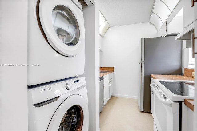 9906 Twin Lakes Dr Unit 7-I, Coral Springs, FL 33071 - laundry room featuring stacked washer / drying machine and baseboards