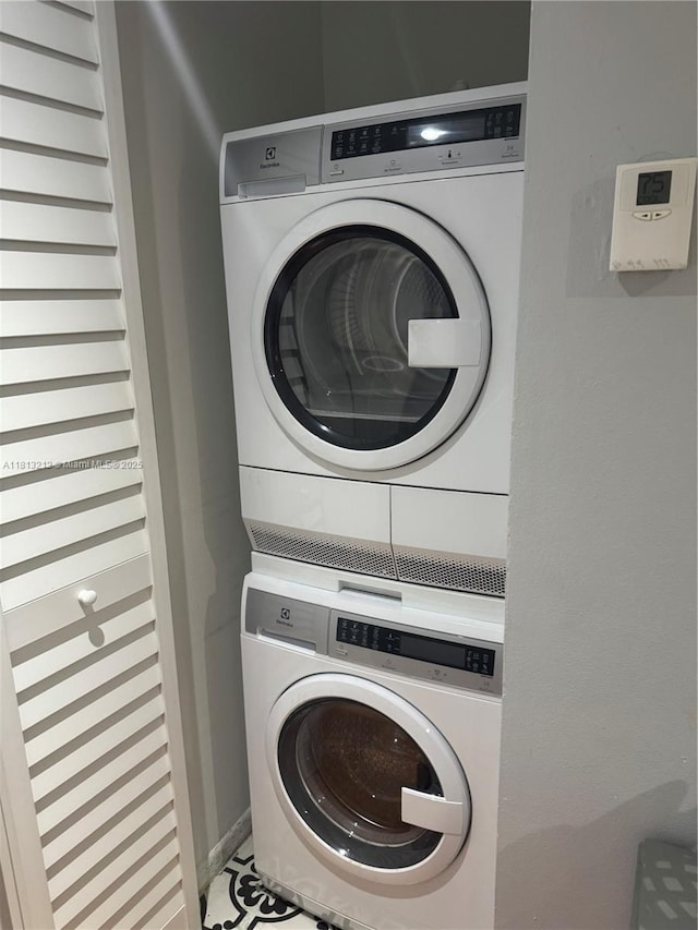 20810 NE 8th Ct Unit 201-18, Miami, FL 33179 - washroom with stacked washer and clothes dryer