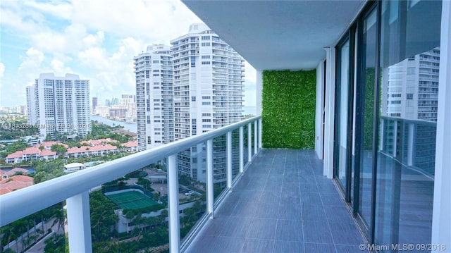 20505 E Country Club Dr Unit 2039, Aventura, FL 33180 - photo 3