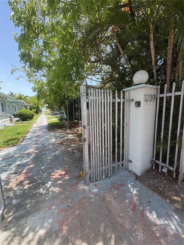 1239 Marseille Dr Unit 7, Miami Beach, FL 33141 - view of gate