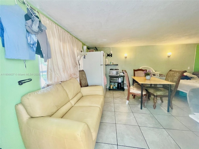 2465 NE 15th Ave, Pompano Beach, FL 33064 - living area featuring light tile patterned floors