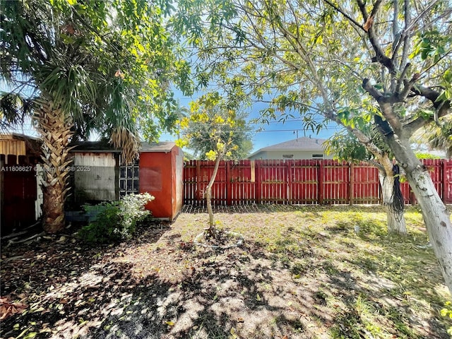 2465 NE 15th Ave, Pompano Beach, FL 33064 - view of fenced backyard