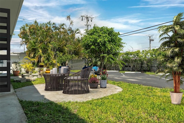 733 NW 30th Ct Unit 2, Wilton Manors, FL 33311 - view of yard featuring a patio