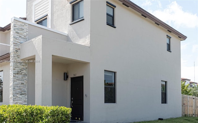 561 NE 208th Ter, Miami, FL 33179 - photo 1