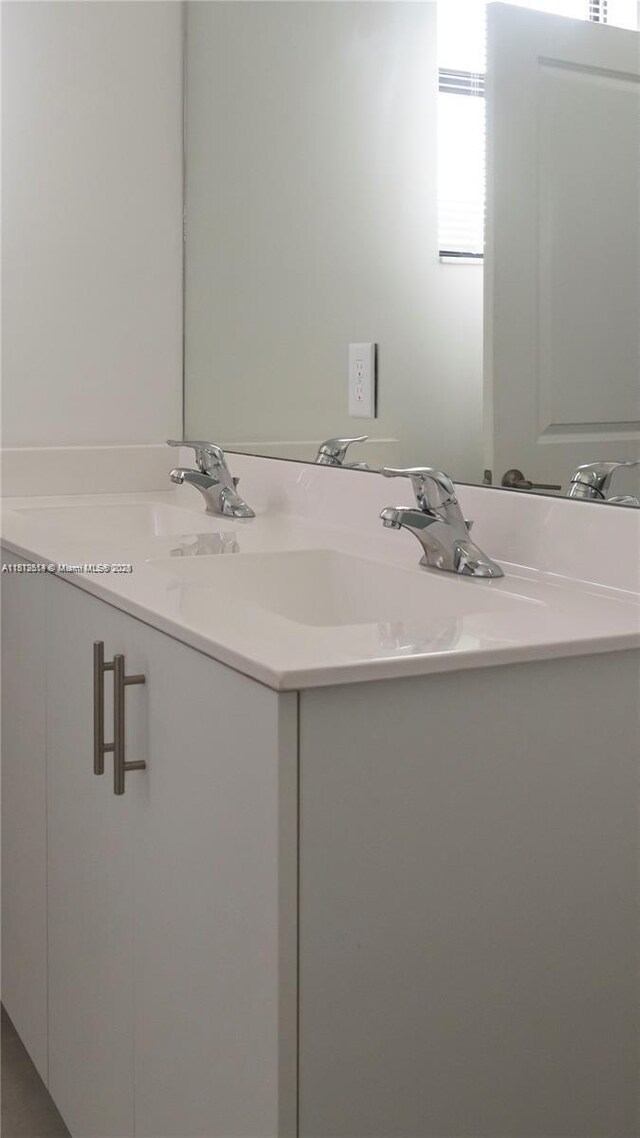 561 NE 208th Ter, Miami, FL 33179 - photo 10