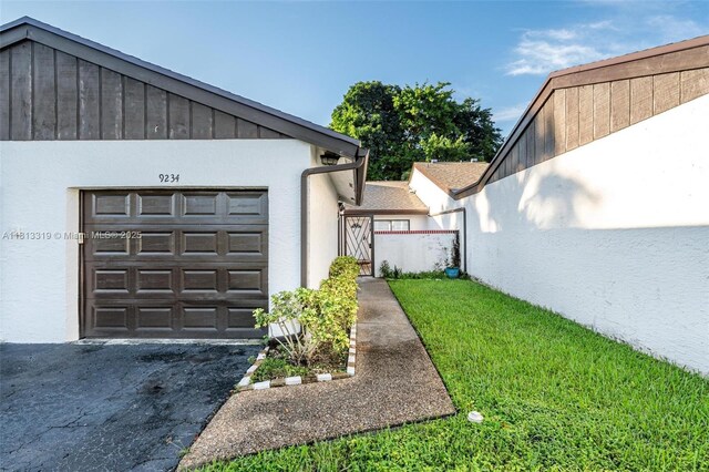 9234 Wedgewood Ln Unit D7, Tamarac, FL 33321 - view of home's exterior with stucco siding and an attached garage