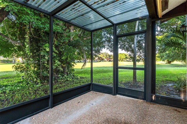 9234 Wedgewood Ln Unit D7, Tamarac, FL 33321 - view of unfurnished sunroom