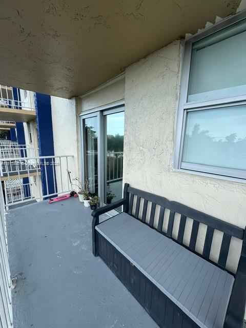 4550 NW 9th St Unit 520E, Miami, FL 33126 - view of balcony