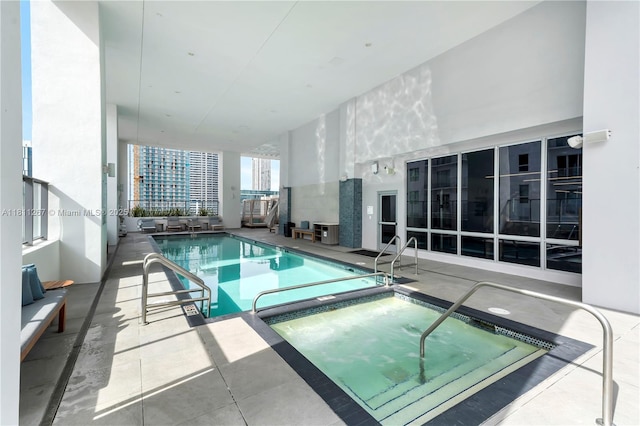 227 NE 2nd St Unit 2208, Miami, FL 33132 - indoor community pool featuring a hot tub