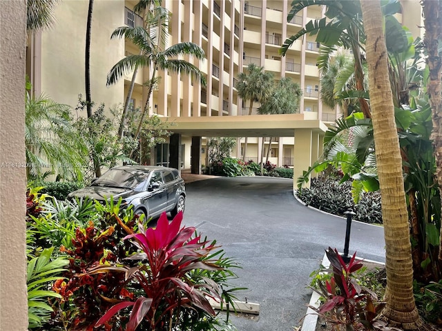 3475 S Ocean Blvd Unit 1130, Palm Beach, FL 33480 - view of building exterior featuring driveway