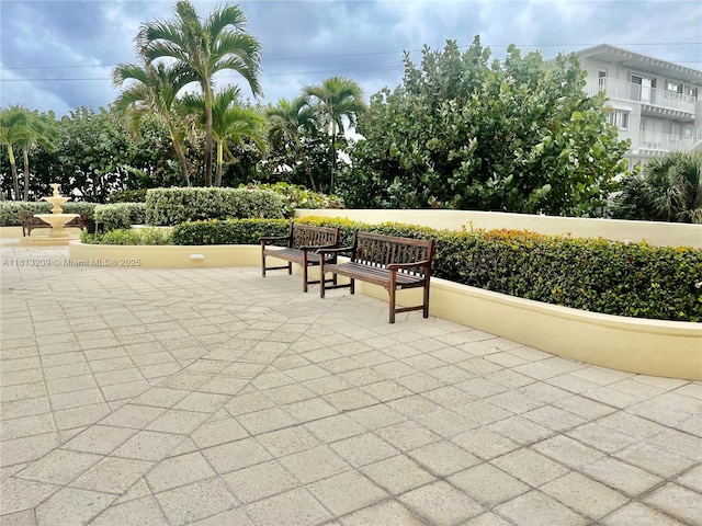 3475 S Ocean Blvd Unit 1130, Palm Beach, FL 33480 - view of home's community featuring a patio