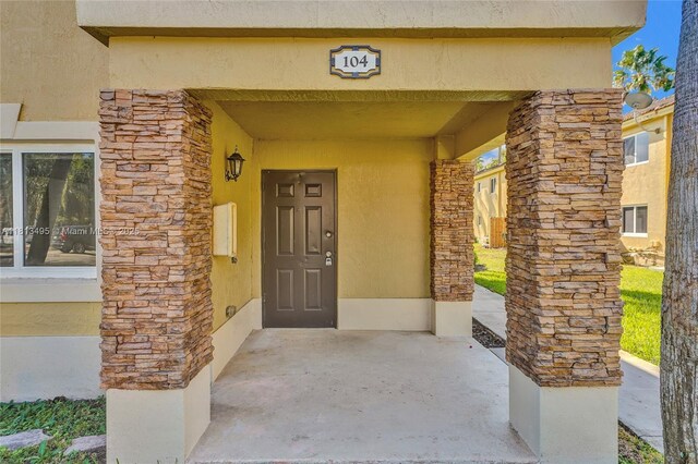 3398 NE 9th Dr Unit 104, Homestead, FL 33033 - entrance to property featuring stucco siding and stone siding