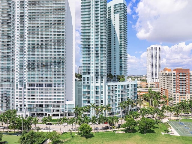 1900 N Bayshore Dr Unit 603, Miami, FL 33132 - view of property featuring a city view