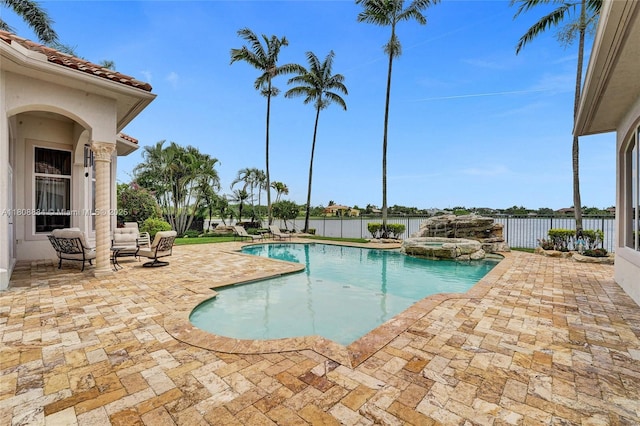 3308 Islewood Ave, Weston, FL 33332 - view of swimming pool featuring a patio, a fenced backyard, and a pool with connected hot tub