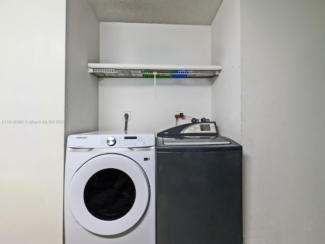 2810 River Run Cir E, Miramar, FL 33025 - laundry area with washer and clothes dryer