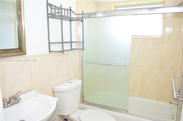 705 NE 2nd St Unit 4, Hallandale Beach, FL 33009 - full bath with tile walls, toilet, a sink, and combined bath / shower with glass door