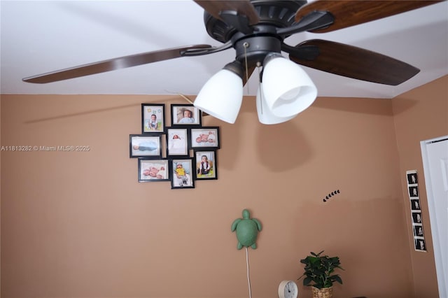 20816 NW 2nd St, Pembroke Pines, FL 33029 - detailed view of ceiling fan